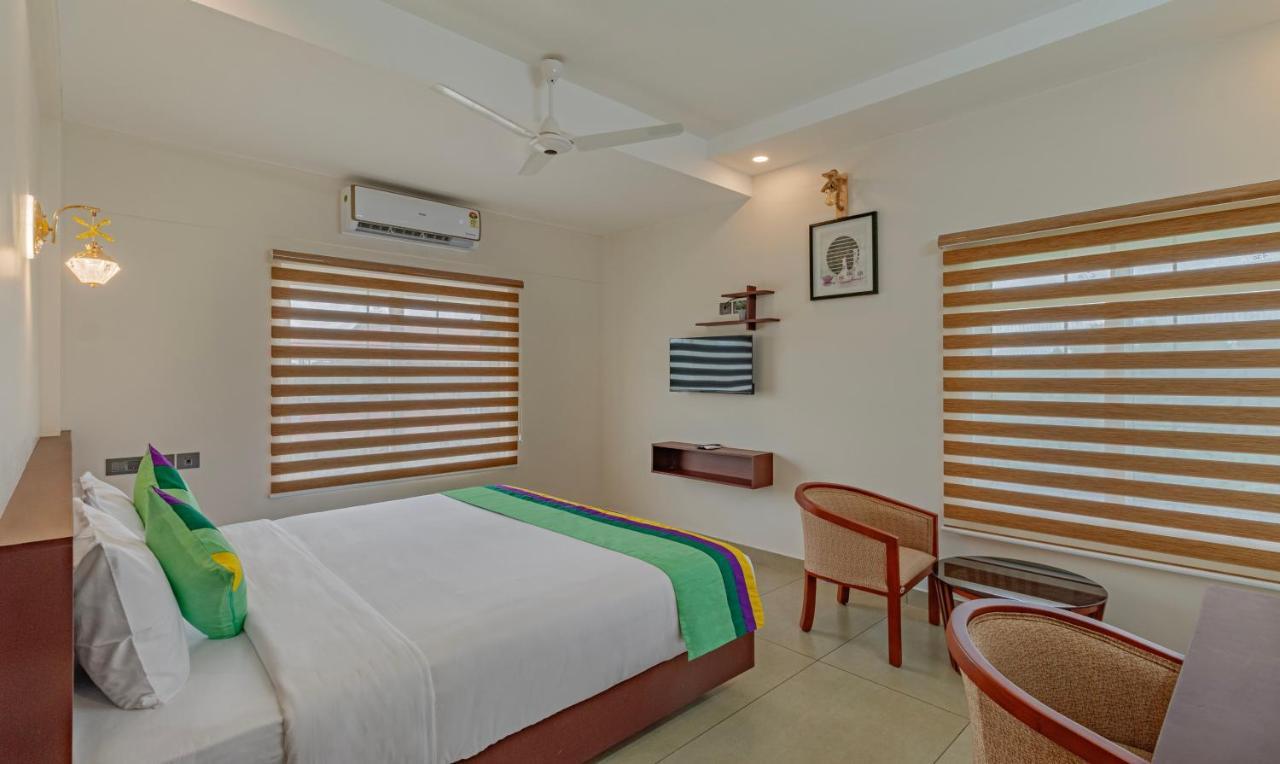 Treebo Amigos Residency Cochin Airport Hotel Kochi Екстер'єр фото