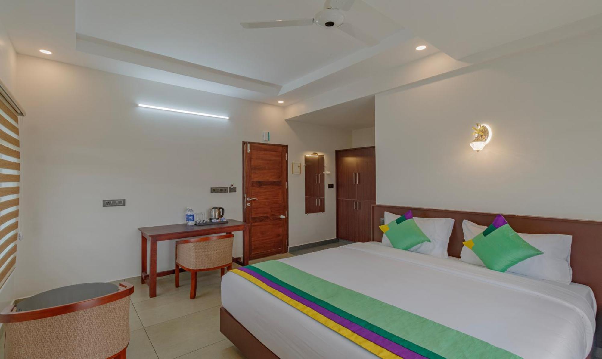 Treebo Amigos Residency Cochin Airport Hotel Kochi Екстер'єр фото