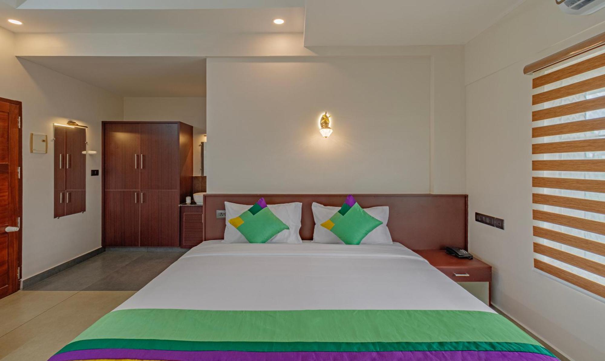 Treebo Amigos Residency Cochin Airport Hotel Kochi Екстер'єр фото