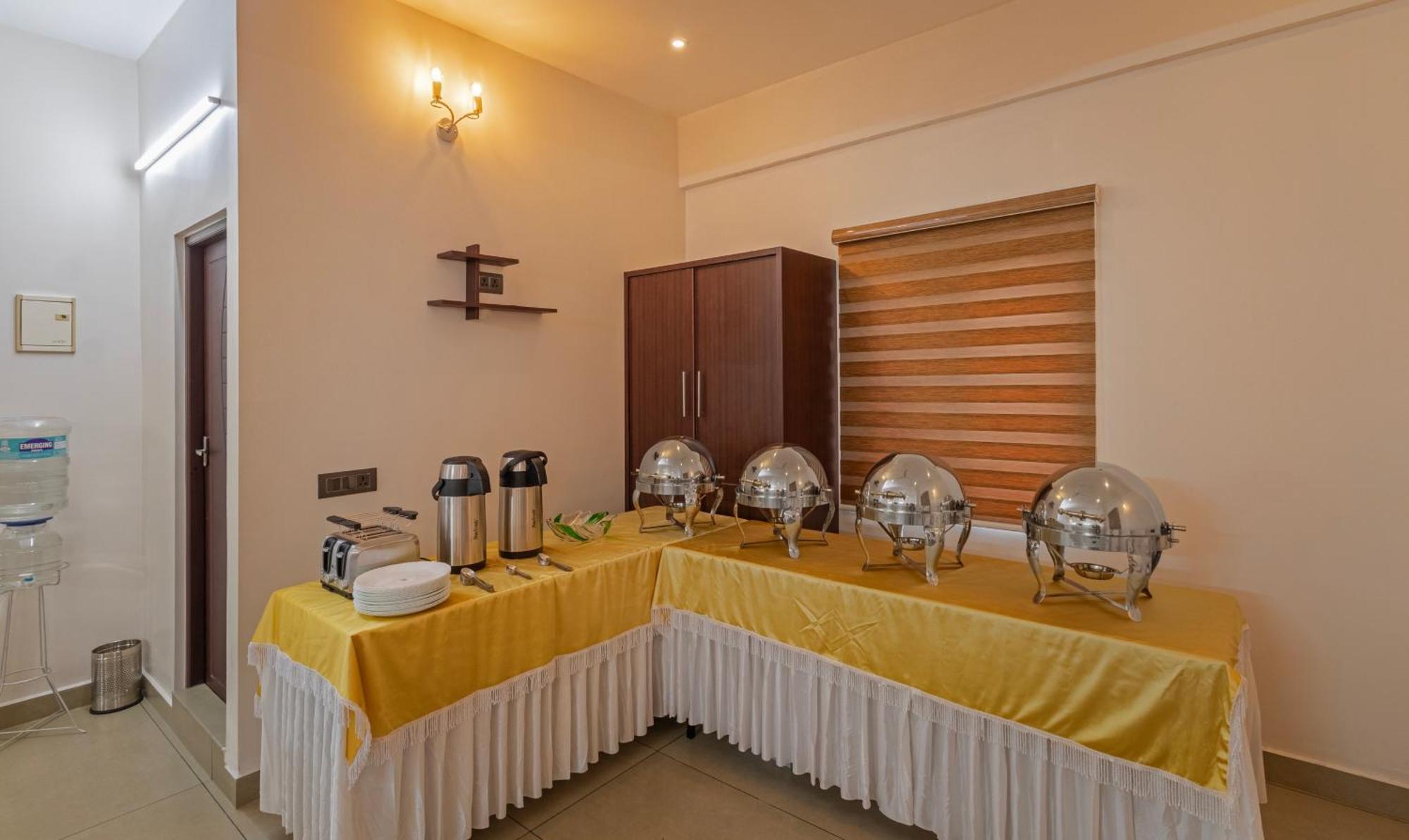 Treebo Amigos Residency Cochin Airport Hotel Kochi Екстер'єр фото