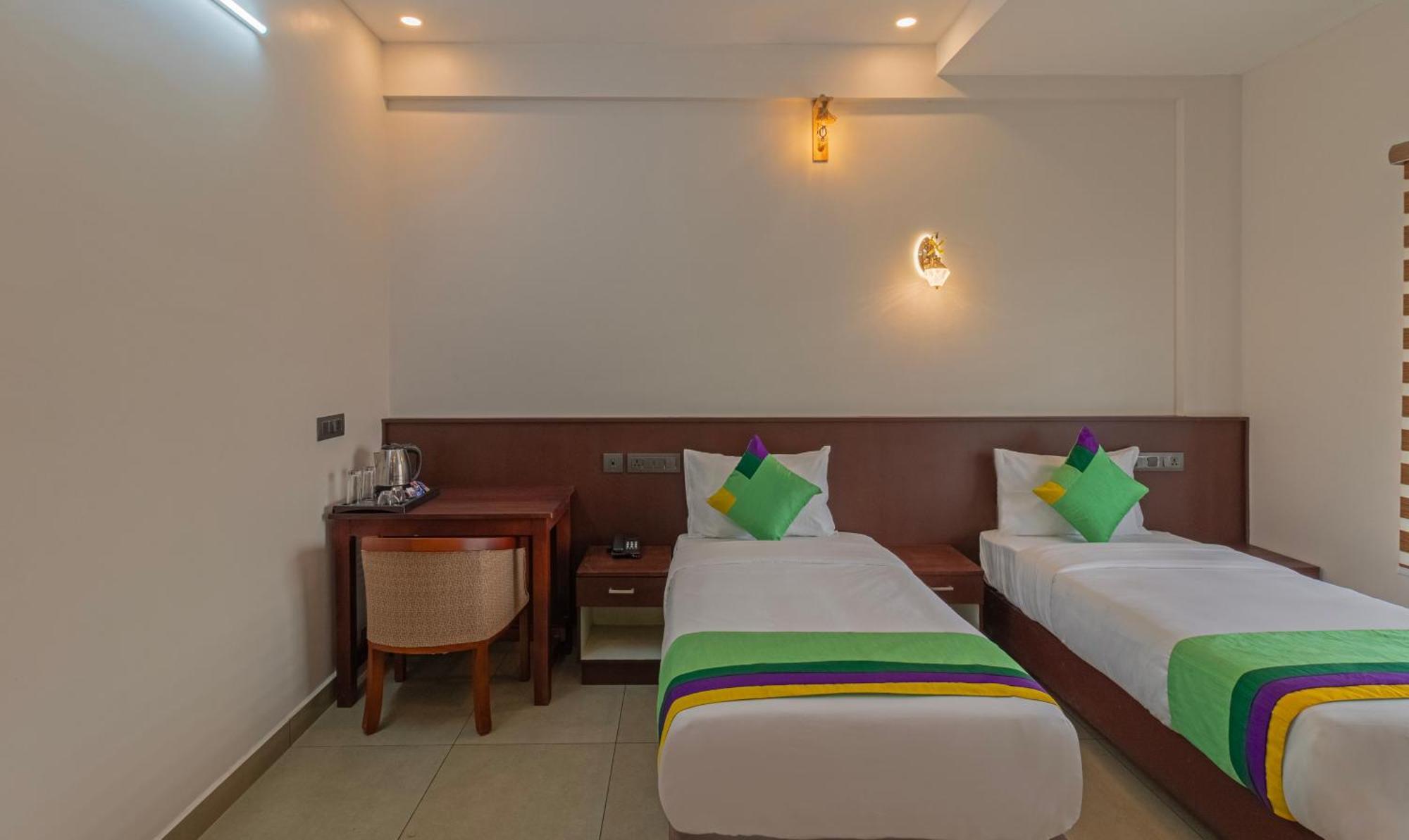 Treebo Amigos Residency Cochin Airport Hotel Kochi Екстер'єр фото