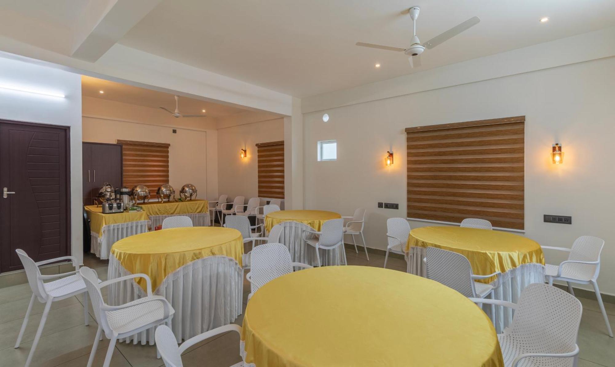 Treebo Amigos Residency Cochin Airport Hotel Kochi Екстер'єр фото